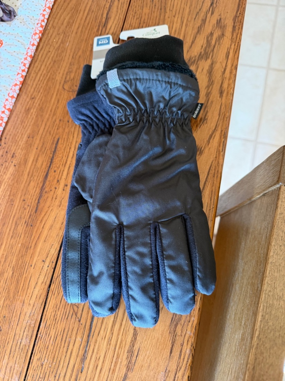 Isotoner Men's Black Cold-Weather Gloves